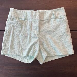 Soho size 6 green shorts texturized